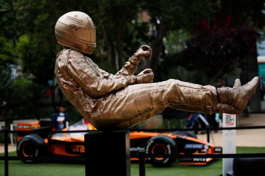 La Escultura De Ayrton Senna En Su Cabina Expuesta A Los Aficionados