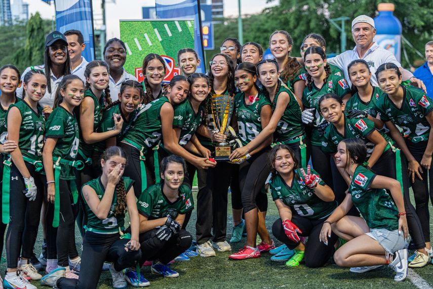 Las Mighty Eagles se coronan campeonas en la categoría Flag Mini de la KFL.&nbsp;