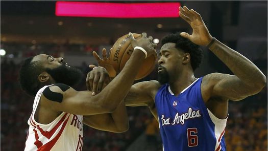124-103. Harden y Howard mantienen con vida a los Rockets