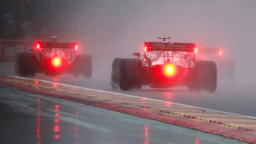 Verstappen gana la carrera más corta de la historia, Hamilton sigue líder