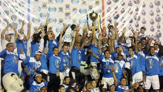 Rolando Blackburn y el Comunicaciones FC, campeones de Guatemala