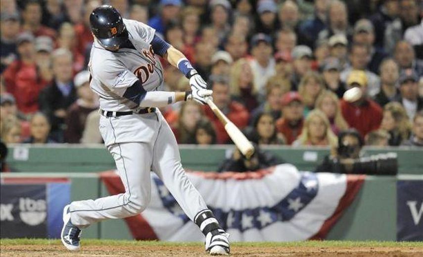 5-4. Martínez y Ávila jonronean contra los Indios y afianzan a los Tigres