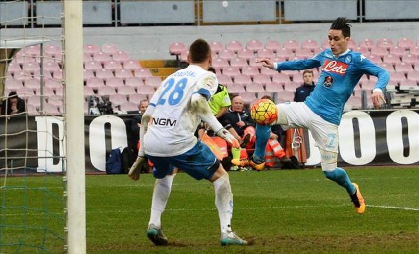 Higuaín y Callejón golean al Empoli y el Nápoles se confirma líder (5-1)
