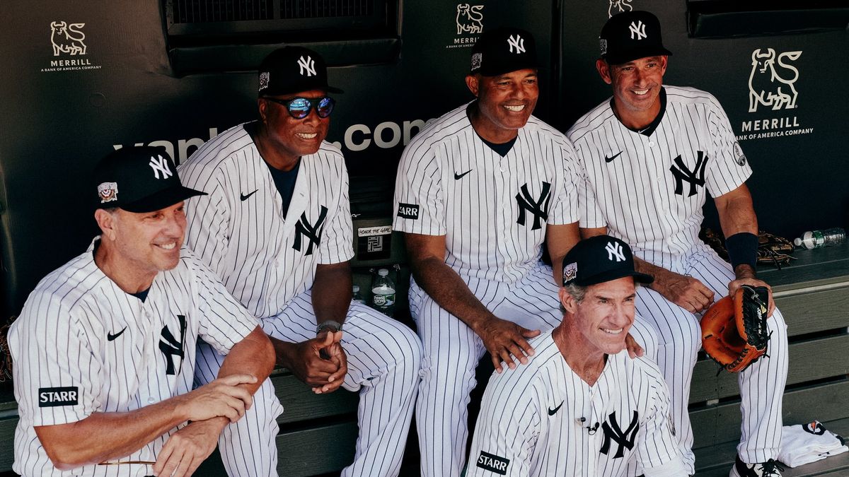 En esta fotografía aparece Mariano Rivera junto a cuatro de sus excompañeros con los que ganó las Series Mundiales de 1996, 1998, 1999 y 2000 con los Yankees. Foto: Cortesía/Yankees