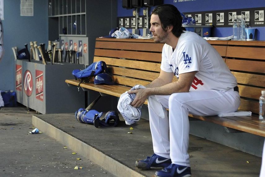 El lanzador de los Dodgers Haren se somete a una cirugía de hombro