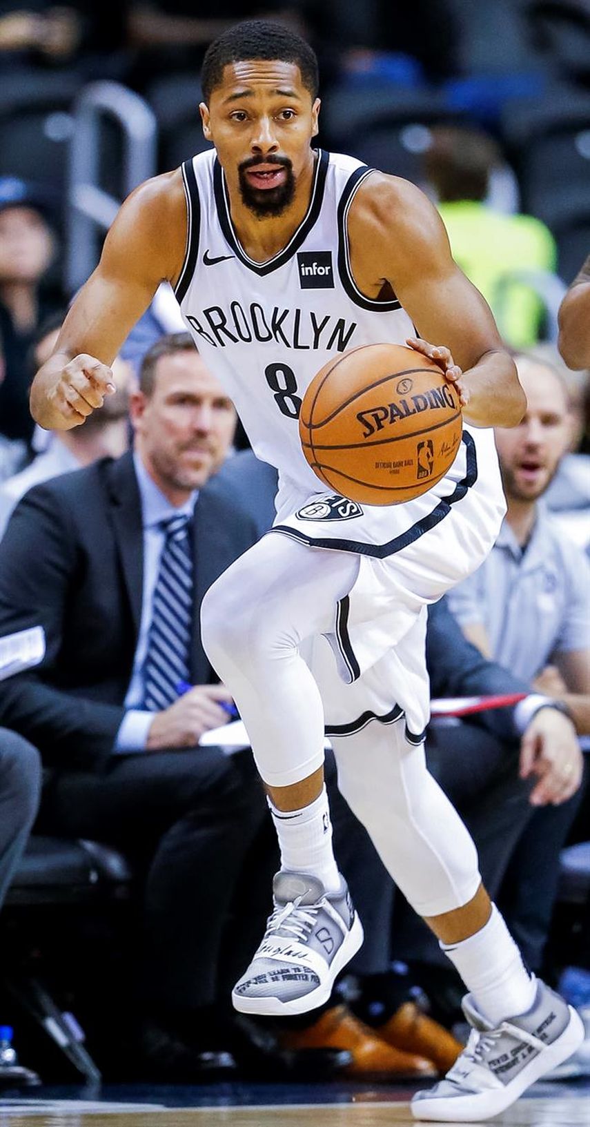 Dinwiddie, de Nets, vuelve a dar positivo por COVID-19 y no estará en Orlando