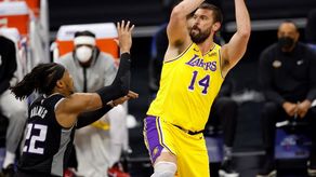 94-115. Kuzma sella la victoria de los diezmados Lakers; Gasol, nueve rebotes