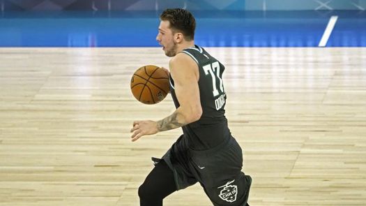 110-102. Doncic suma un doble-doble en la victoria de los Mavericks