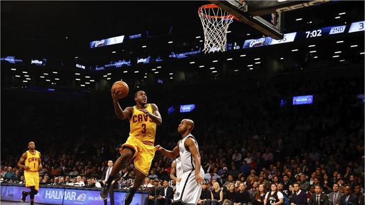 88-110. Waiters brilló ante la familia real inglesa en noche reivindicativa