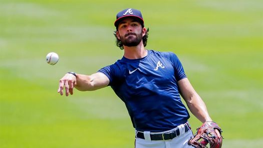 12-10. Swanson y Riley castigan con jonrones a los Filis