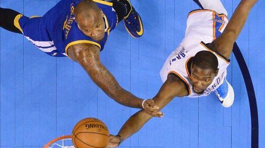 127-115. Westbrook aportó un triple-doble y cortó racha ganadora de Warriors