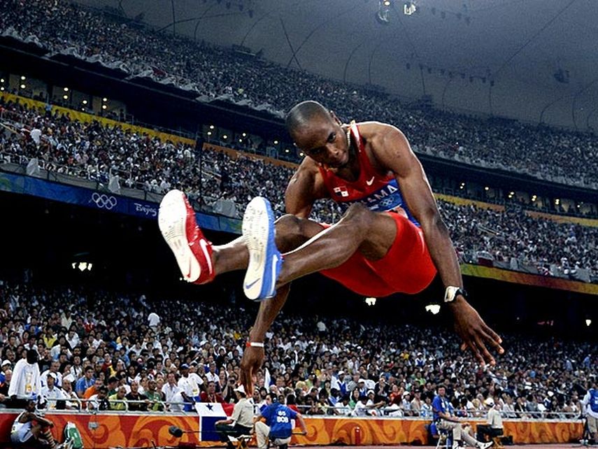 Irving Saladino saltando en los Juegos Olímpicos de Pekín 2008.&nbsp;