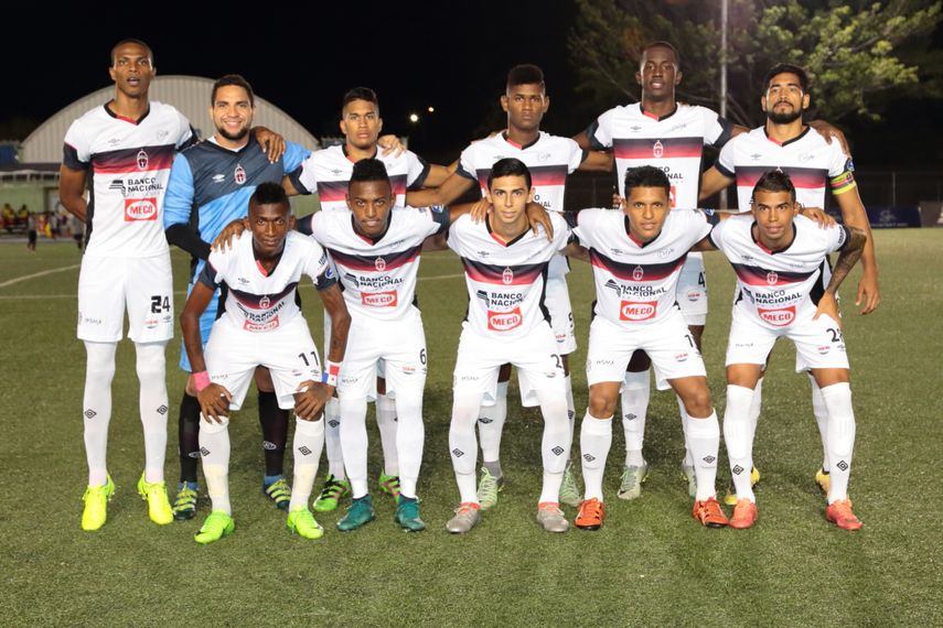 Alianza y Sporting se resisten a quedar fuera