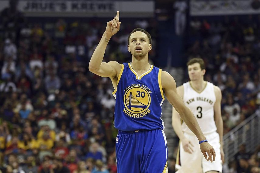 116-105. Curry superó su propia marca de triples