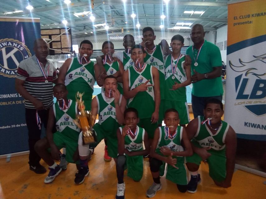 Abel Bravo ganó por partida doble en baloncesto Kiwanis de Colón