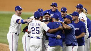 Rangers barren a los Orioles, avanzan a Serie de Campeonato