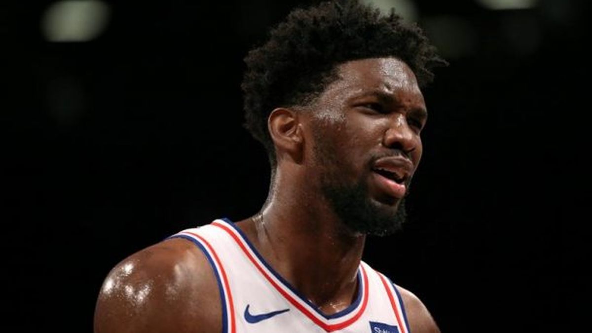 115-102. Embiid, Sixers y aficionados celebran con triunfo título de Eagles