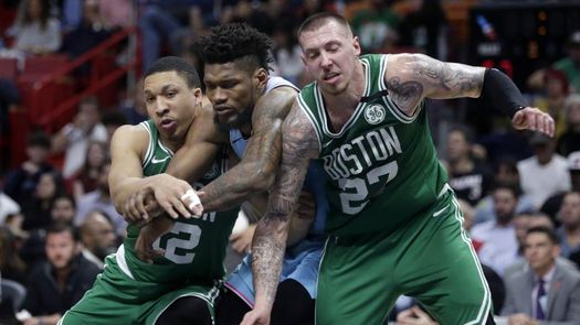 Los jugadores de los Celtics se mantienen reunidos y motivados con oradores