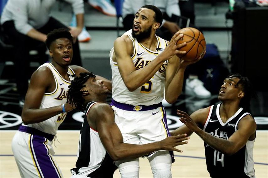 104-86: Los Clippers despedazan a unos Lakers inermes