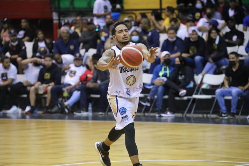 Dragones vencen a Universitarios en el inicio de las semifinales de la LPB