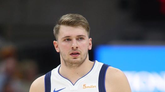 134-132. Doncic anota 42 puntos y los Mavericks superan los 57 de Curry