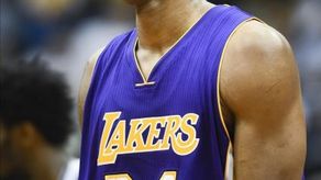 107-111. Bryant regresa al campo de juego y conduce el triunfo de los Lakers