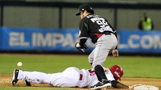 9-2. Almonte pega grand slam contra los Angelinos