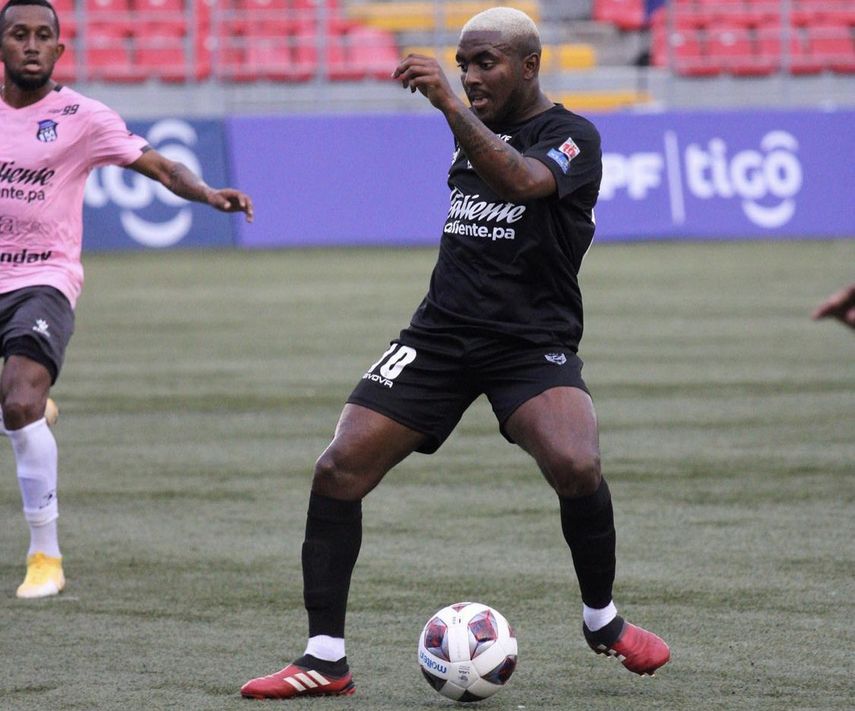 Ricardo Phillips lll destaca en la LPF