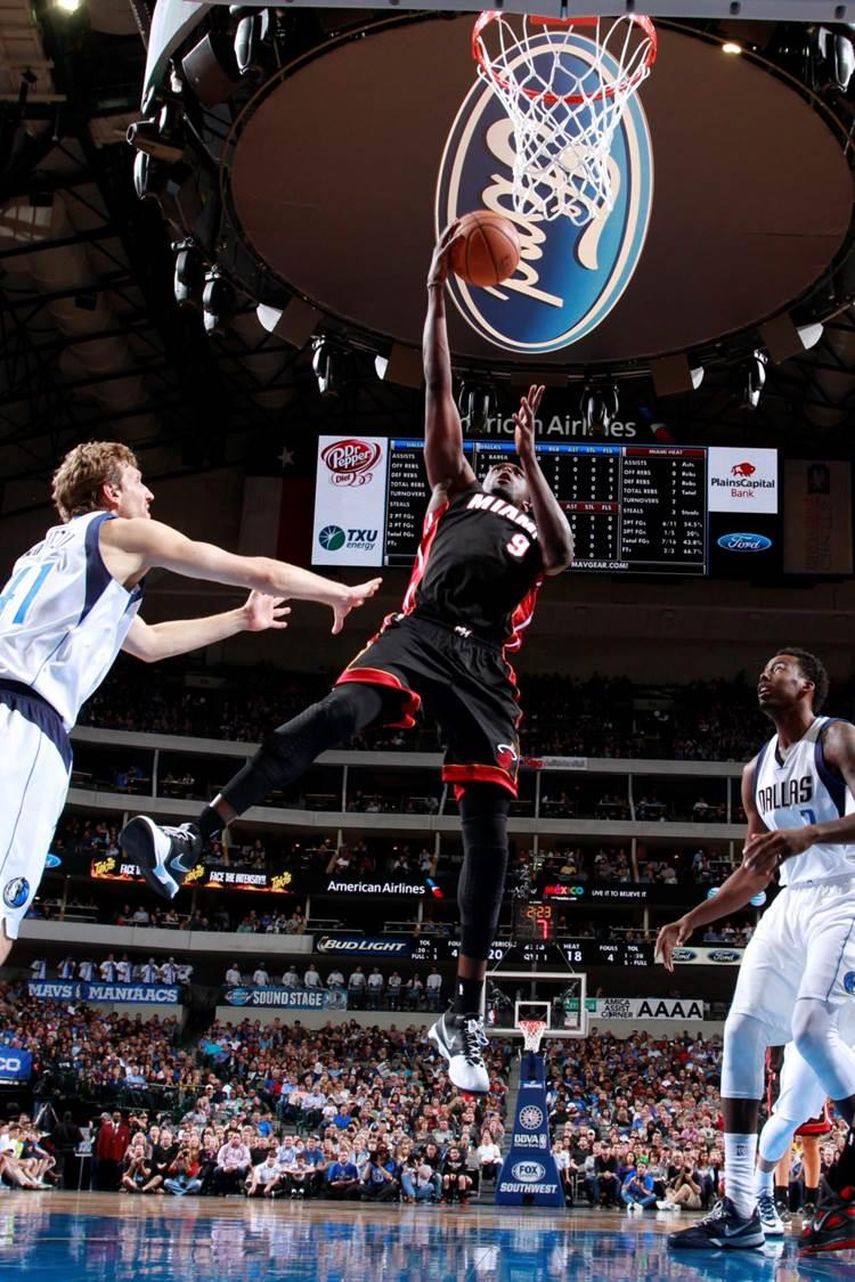 96-105. Deng brilló y los Heat /quemaron/ a los Mavericks de Nowitzki