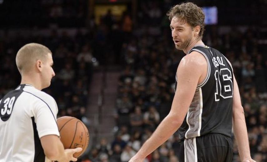 Triunfos con suspense de los hermanos Gasol; Marc consiguió un triple-doble