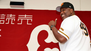 Alberto Baldonado se mostró feliz tras enfundarse la camiseta con el número 49 de los Gigantes luego de ser presentado como nuevo refuerzo este domingo. Foto: Cortesía/Keiko Asami