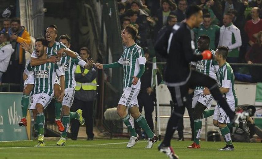 El Atlético pierde el liderato y el Betis acaba con el efecto Zidane