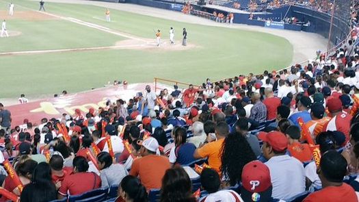 Metro derrotó convincentemente a Los Santos en el juego inaugural