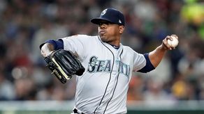 El lanzador cubano Roenis Elías será operado y se perderá la temporada 2021