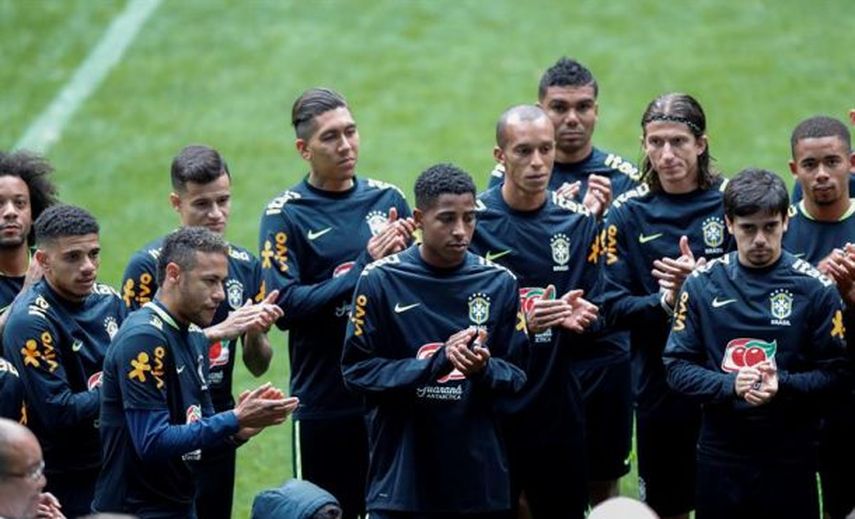 Tite anuncia que Willian será titular y Coutinho va al banquillo
