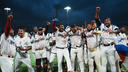 Los jugadores del equipo de Panamá celebran la conquista de la medalla de oro en los XXV Juegos Centroamericanos y del Caribe 2026. Foto: Cortesía/WBSC Américas Los jugadores del equipo de Panamá celebran la conquista de la medalla de oro en los XXV Juegos Centroamericanos y del Caribe 2026. Foto: Cortesía/WBSC Américas