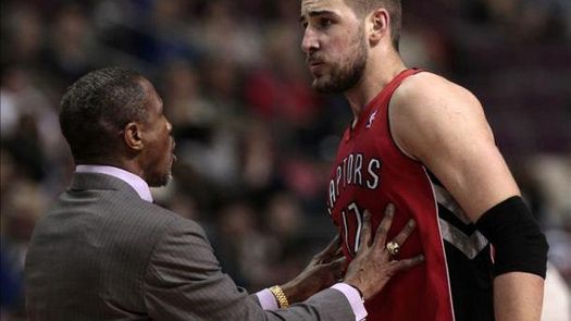 Los Raptors ejercen las opciones de Valanciunas y Ross