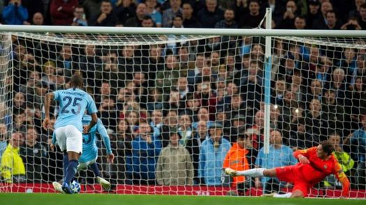 6-0. El City golea, se mete en octavos y Kassai pita un penalti inexplicable