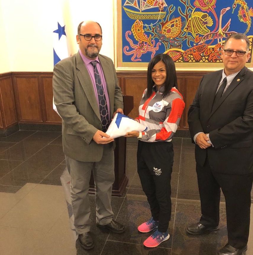 Candelo recibe bandera para los Juegos Olímpicos de la juventud