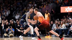Otra noche estelar de Harden y nueva derrota sorpresa de los Warriors