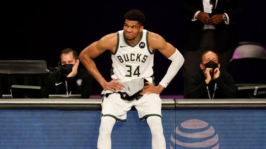 Los Bucks se conjuran para no dejar solo a Antetokounmpo frente a los Suns