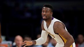 83-105. Holiday lidera a siete jugadores con doble dígito en el triunfo de los Magic sobre los Bulls