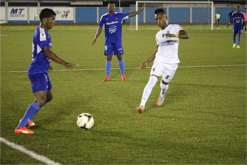 Árabe Unido primer semifinalista del Apertura 2015