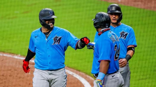 8-2. Aguilar da victoria a los Marlins en su debut en su campo