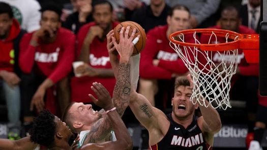 Bucks suman 13 victorias seguidas; Celtics mantienen invicto en su campo