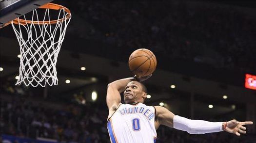 Westbrook logra una marca histórica y polémica en Houston
