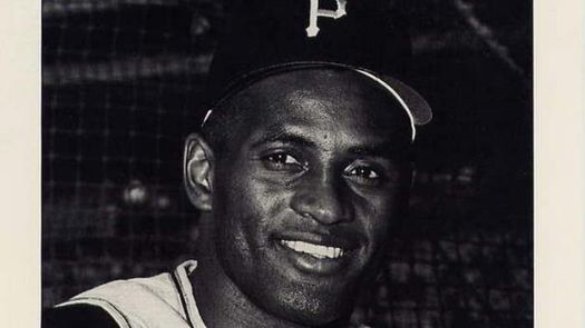 Las Grandes Ligas refuerza celebración del Día de Clemente con el número 21