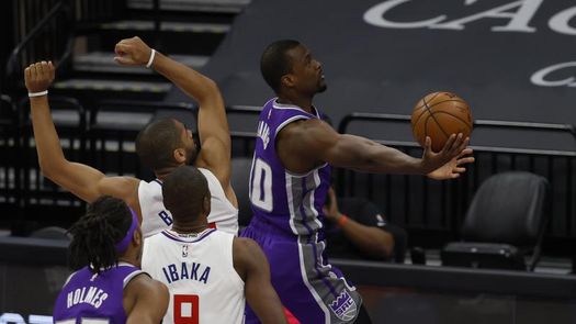 124-126. Barnes mantiene ganadores a Kings y dejan en crisis a Raptors