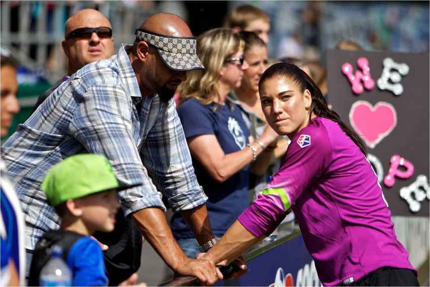 Liberan a Stevens, esposo de Solo, arrestado bajo sospecha de conducir ebrio