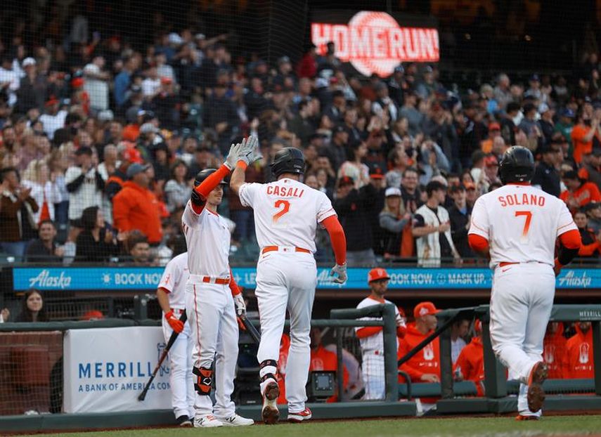 5-3. Flores jonronea en el triunfo de los Gigantes